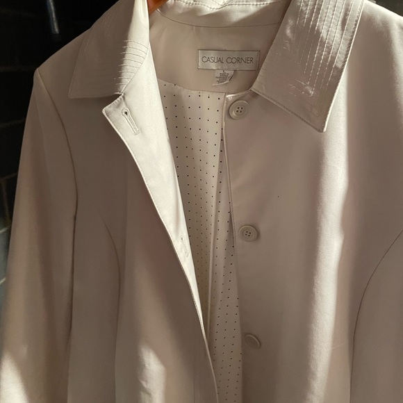 Trench coat w collar and buttoned front - Picture 2 of 4